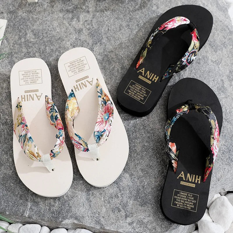 GERARDA - Zomer teenslipper met bloemmotief en platform