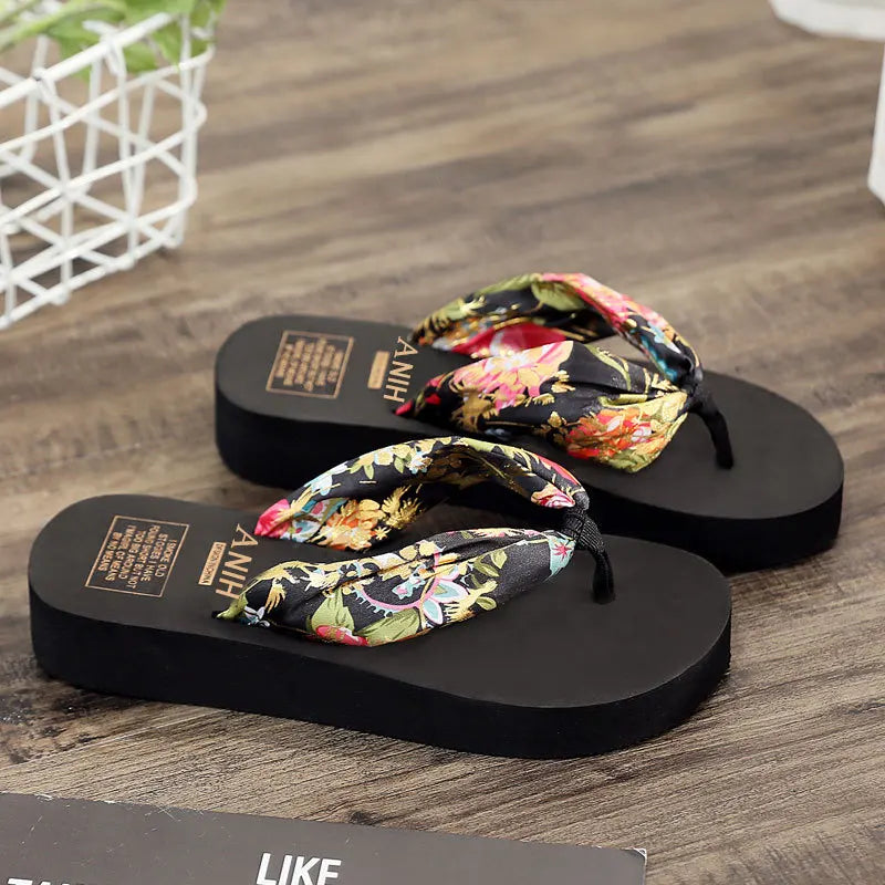 GERARDA - Zomer teenslipper met bloemmotief en platform